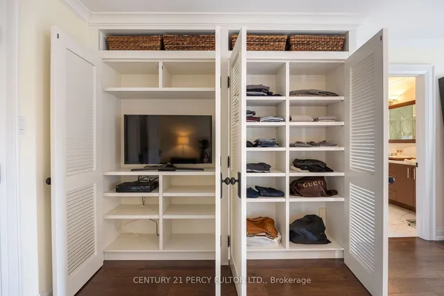 Additional image 27 of 990 John Watt Blvd