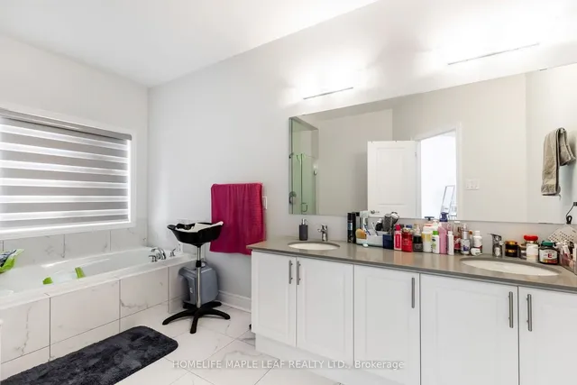 Additional image 16 of 14 ICON St