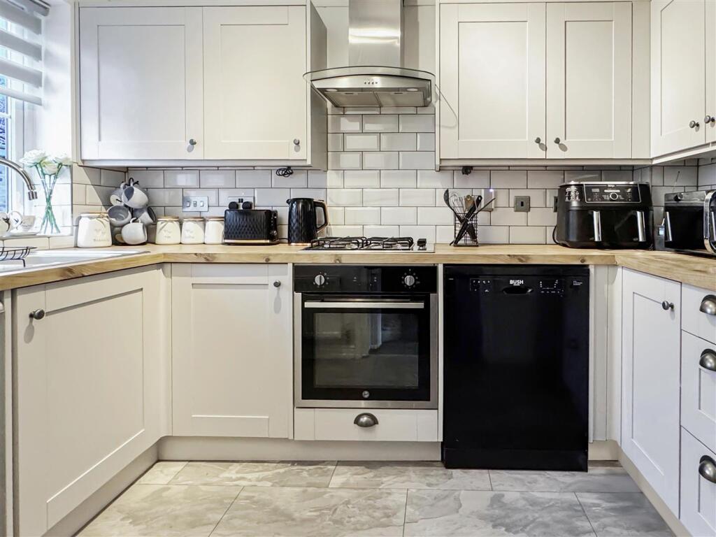 Additional image 4 of Linnet Close, Littlehampton