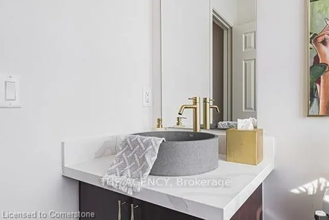 Additional image 12 of 525 Dundas St East