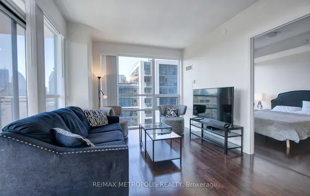 Additional image 4 of 460 Adelaide St Unit 2015