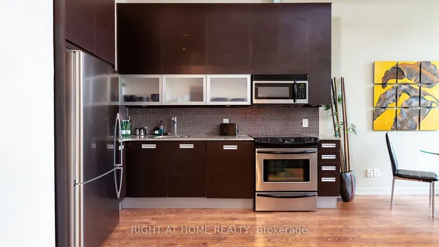 Additional image 7 of 380 Macpherson Ave Unit 314