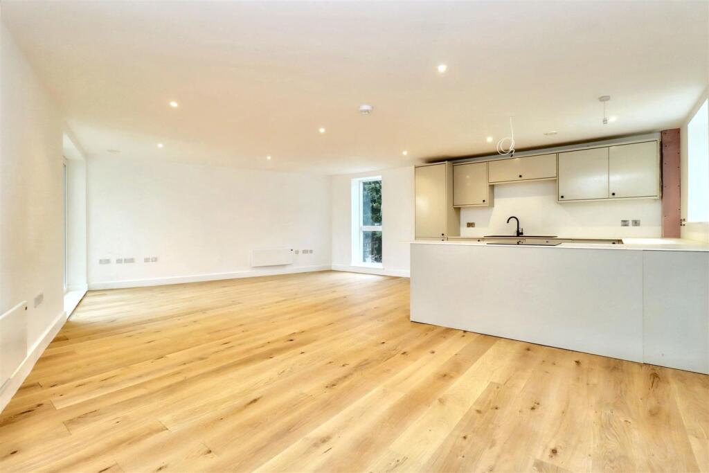 Additional image 5 of Contemporary apartment in Upper Clevedon