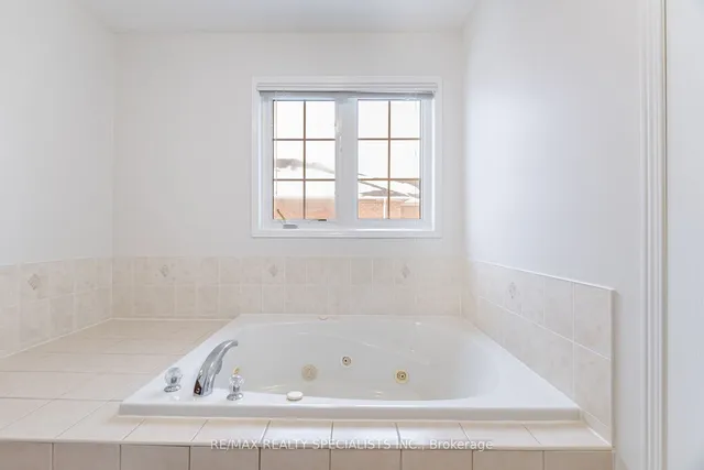 Additional image 16 of 491 Orange Walk Cres