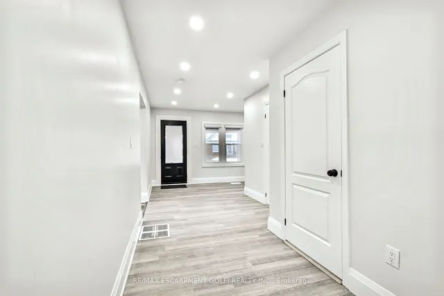 Additional image 9 of 3 Wardrope Ave