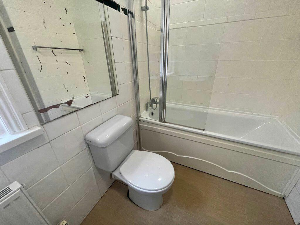 Additional image 11 of STUDENT FOUR DOUBLE BEDROOM, WINTON (P03205)