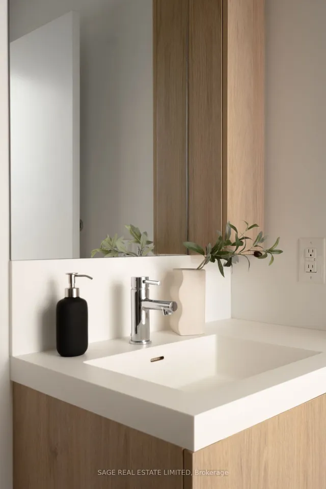 Additional image 17 of 225 Sumach St Unit 805W