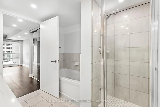 Additional image 21 of 209 Fort York Blvd Unit 678