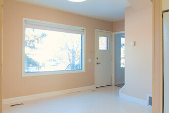 Additional image 4 of 9 1 Ave N