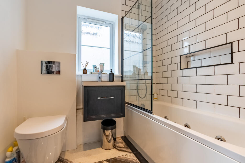 Additional image 16 of Mount Drive, Park Street, St. Albans, Hertfordshire, AL2