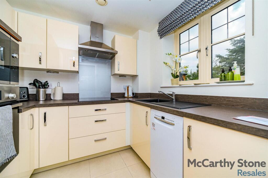 Additional image 10 of Great North Road, Hatfield