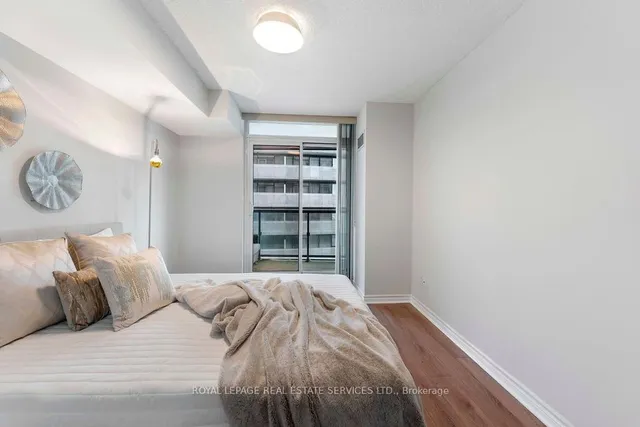 Additional image 10 of 19 Grand Trunk Cres Unit 3709