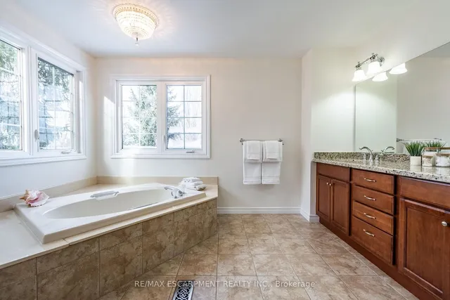 Additional image 26 of 2049 Country Club Dr