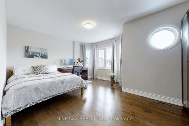 Additional image 30 of 1081 Holdsworth Cres