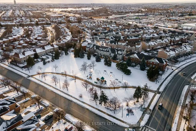 Additional image 40 of 102 Richwood Cres