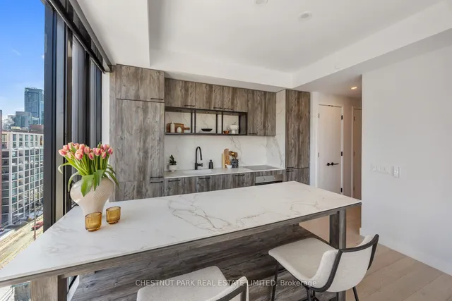 Additional image 5 of 505 Richmond St Unit 821