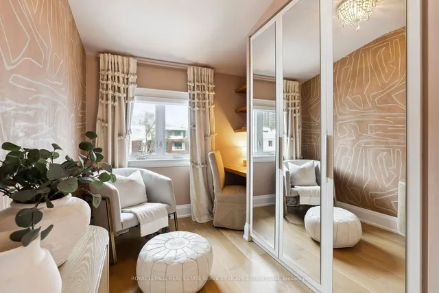 Additional image 19 of 161 Macpherson Ave