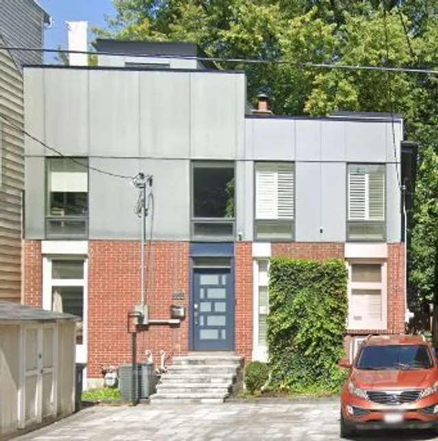 Primary image of 734 Adelaide St