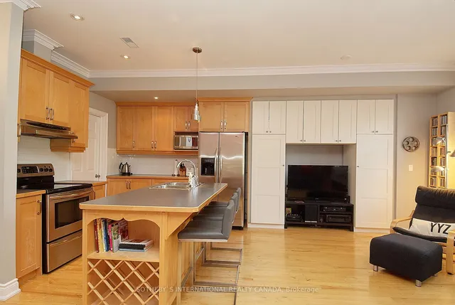 Additional image 18 of 1019B College St