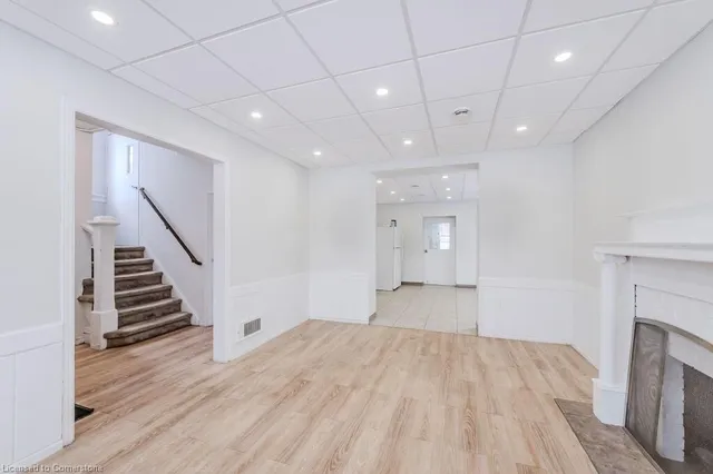 Additional image 4 of 19 Schneider Ave