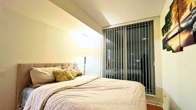 Additional image 4 of 33 Singer Crt Unit 308