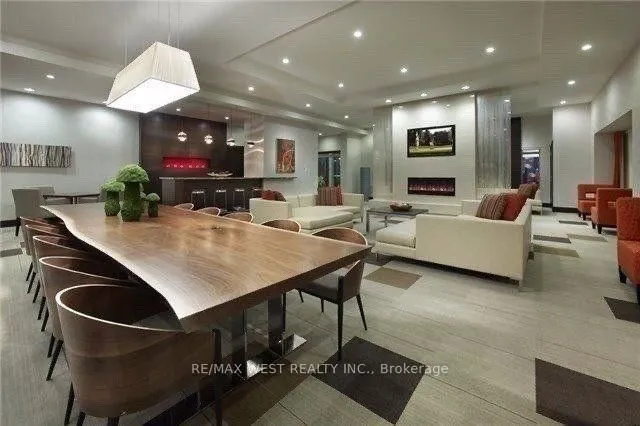 Additional image 11 of 151 Village Green Sq Unit 2805