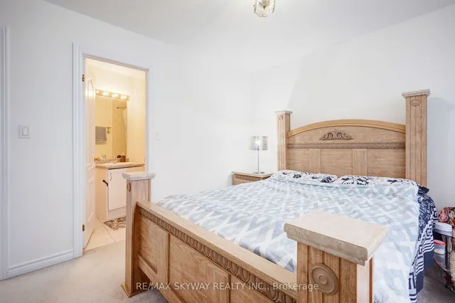 Additional image 28 of 14 Kayak Heights