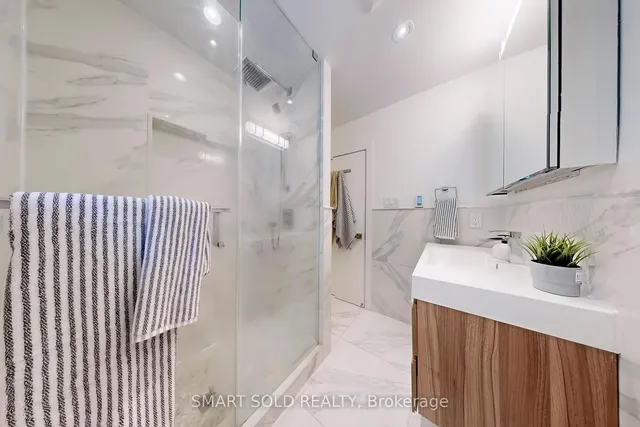 Additional image 33 of 592 Davenport Rd