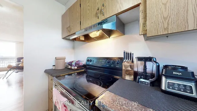 Additional image 11 of 4645 Jane St Unit 637