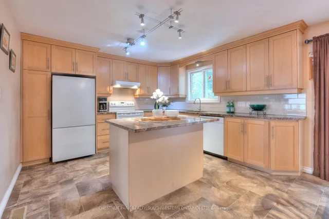 Additional image 12 of 105 Sabrina Cres