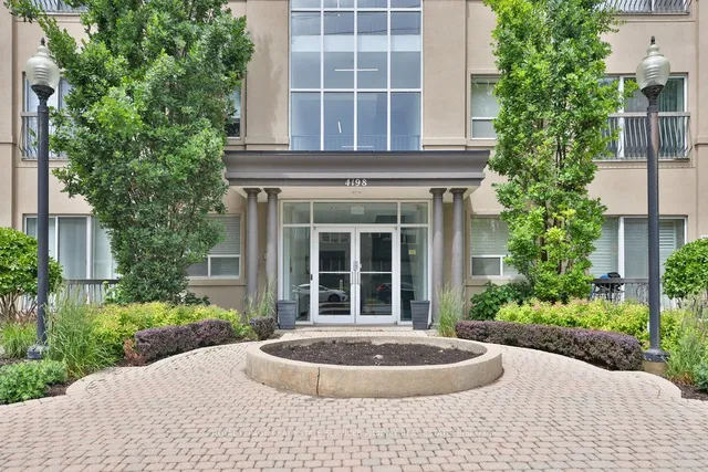 Additional image 2 of 4198 Dundas St Unit 102