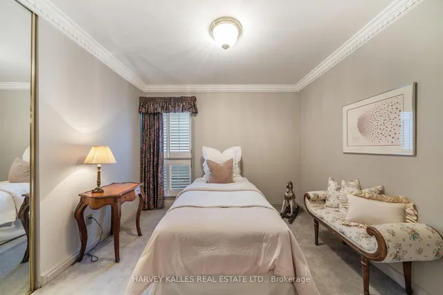 Additional image 29 of 46 CLARENDON Ave