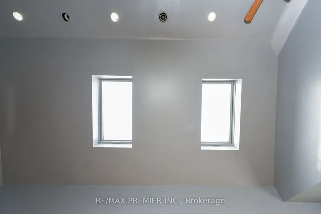 Additional image 13 of 165 Lambton Ave