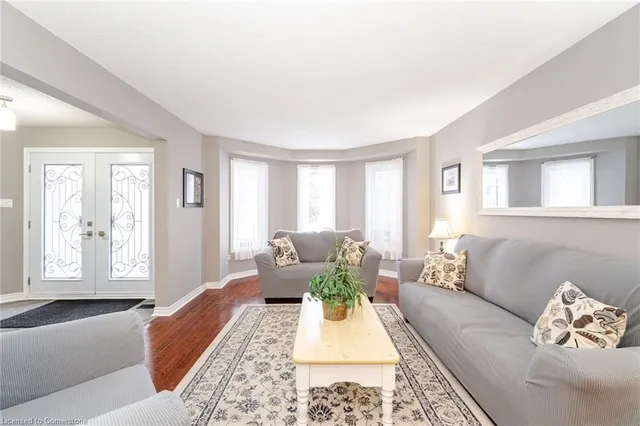 Additional image 6 of 20 Iris Cres