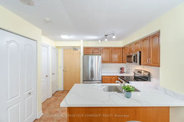 Additional image 35 of 212 Eglinton Ave Unit 506