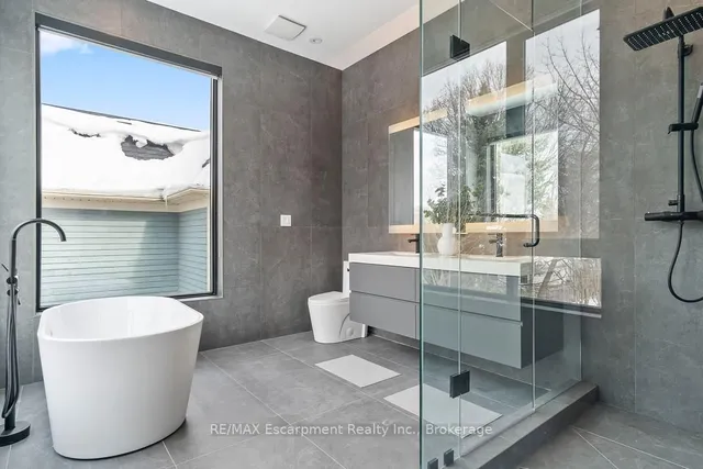 Additional image 25 of 1405 ACTON Cres