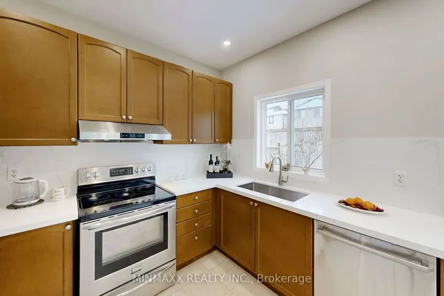 Additional image 15 of 1081 Holdsworth Cres