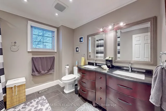 Additional image 38 of 8 Cochrane Ave