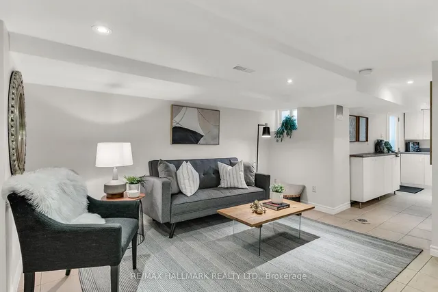 Additional image 36 of 858 Carlaw Ave