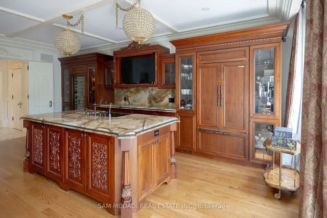 Additional image 10 of 246 Riverside Dr