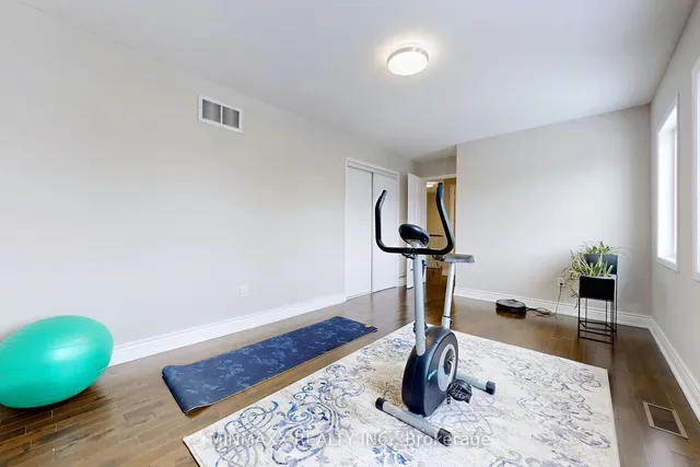 Additional image 34 of 1081 Holdsworth Cres