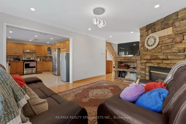 Additional image 18 of 674 Irving Terr