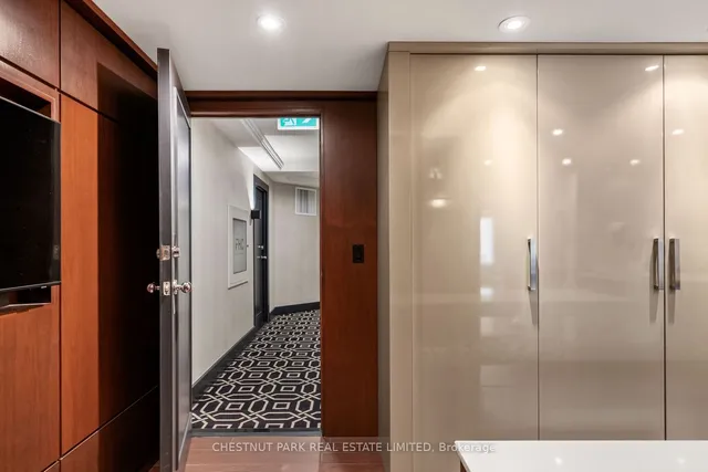 Additional image 17 of 33 University Ave Unit LPH 2701