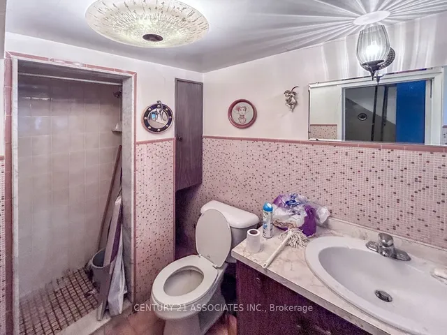 Additional image 30 of 634 Runnymede Rd