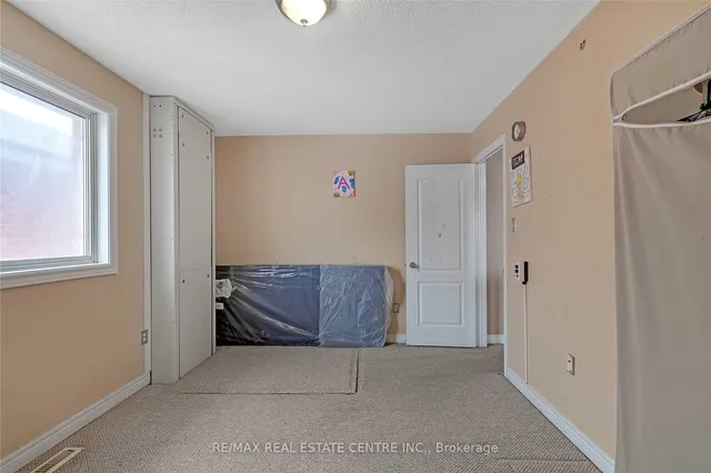 Additional image 28 of 21 Sprucelands Ave