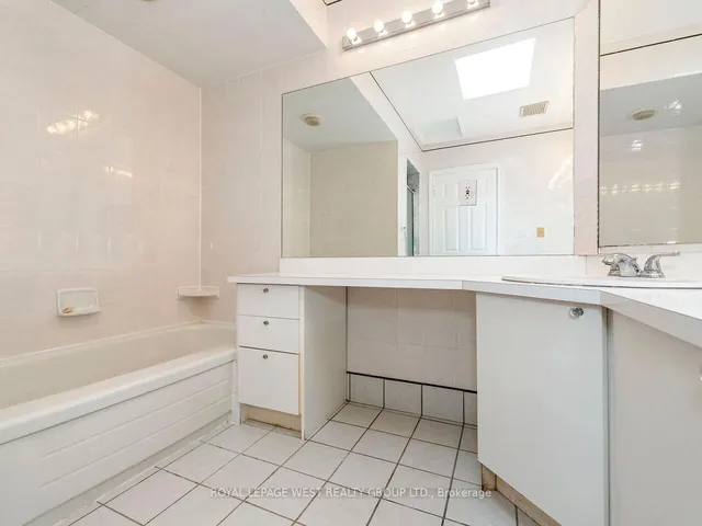 Additional image 30 of 42 Tilden Cres