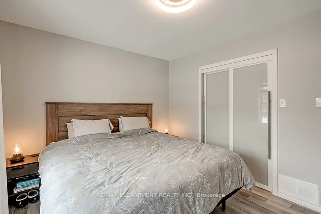 Additional image 24 of 693 Inverary Rd