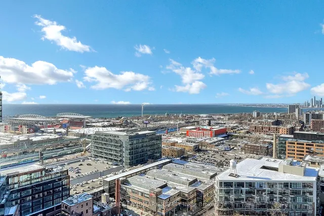 Additional image 4 of 125 Western Battery Rd Unit 2709