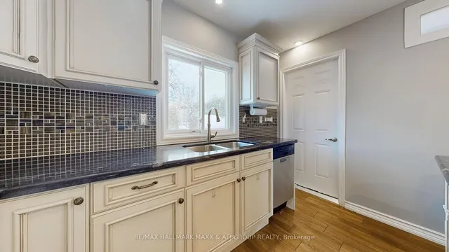 Additional image 14 of 1007 Earl Cres
