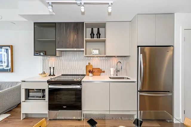 Additional image 39 of 395 Dundas St Unit 413